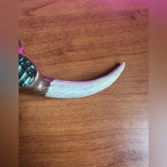 Stunning and Massive Crystal and Labradorite Copper Pendant with genuine antler - Picture 6 of 7